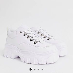 Chunky white sneakers (US 7)